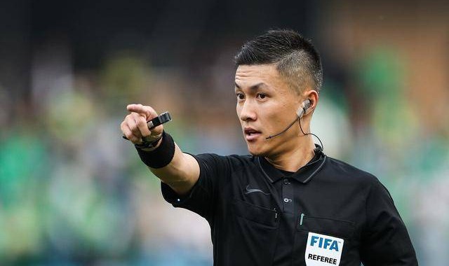  VAR争议判罚引众怒，英超裁判组遭抨击  