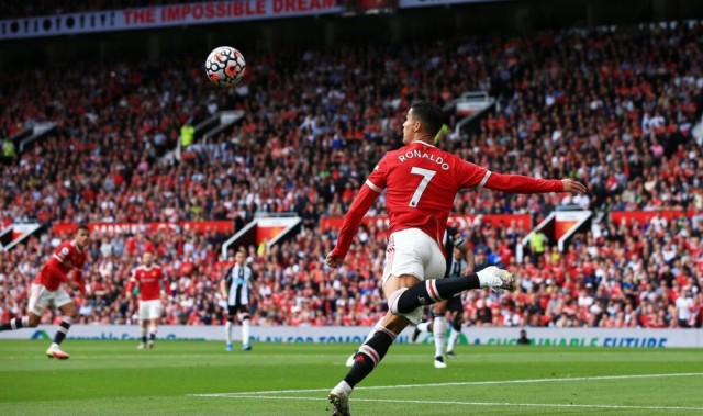  巴黎圣日耳曼主场大胜领跑积分榜  