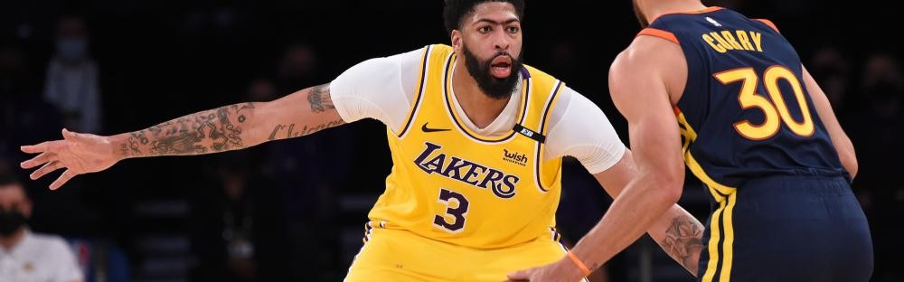  詹姆斯准三双 湖人险胜勇士  