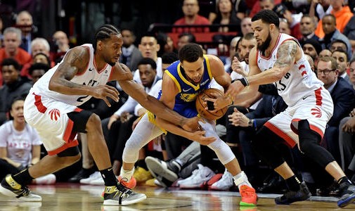  比勒菲尔德遭遇连败危机，德甲升降级附加赛压力山大  