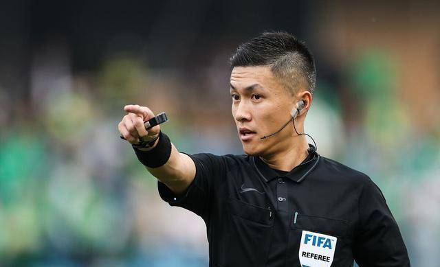  VAR争议判罚引众怒，英超裁判组遭抨击  